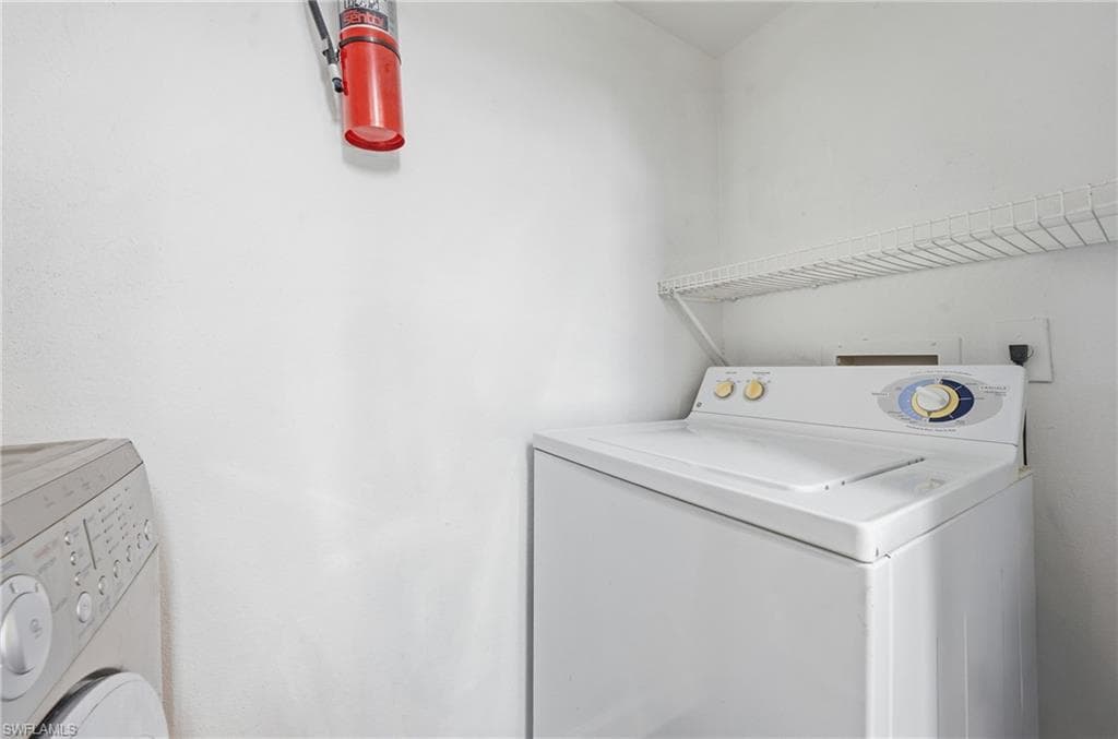 2925 Winkler AVE 920-21