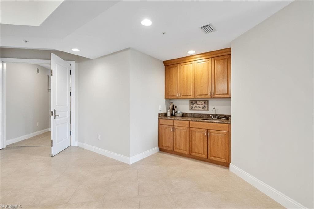6081 Silver King BLVD 202-6