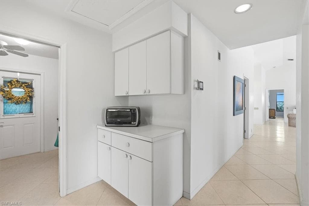 3852 Essex PL-22