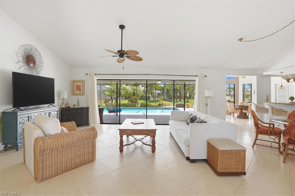 3852 Essex PL-4