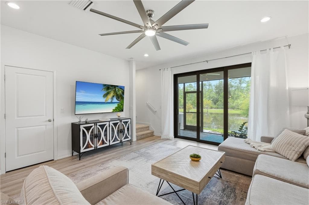 13081 Pembroke DR-15