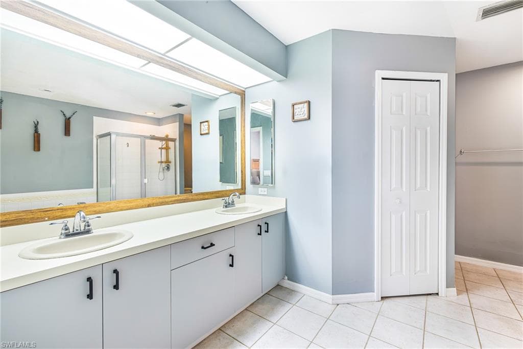 5501 Harbour Castle DR-28