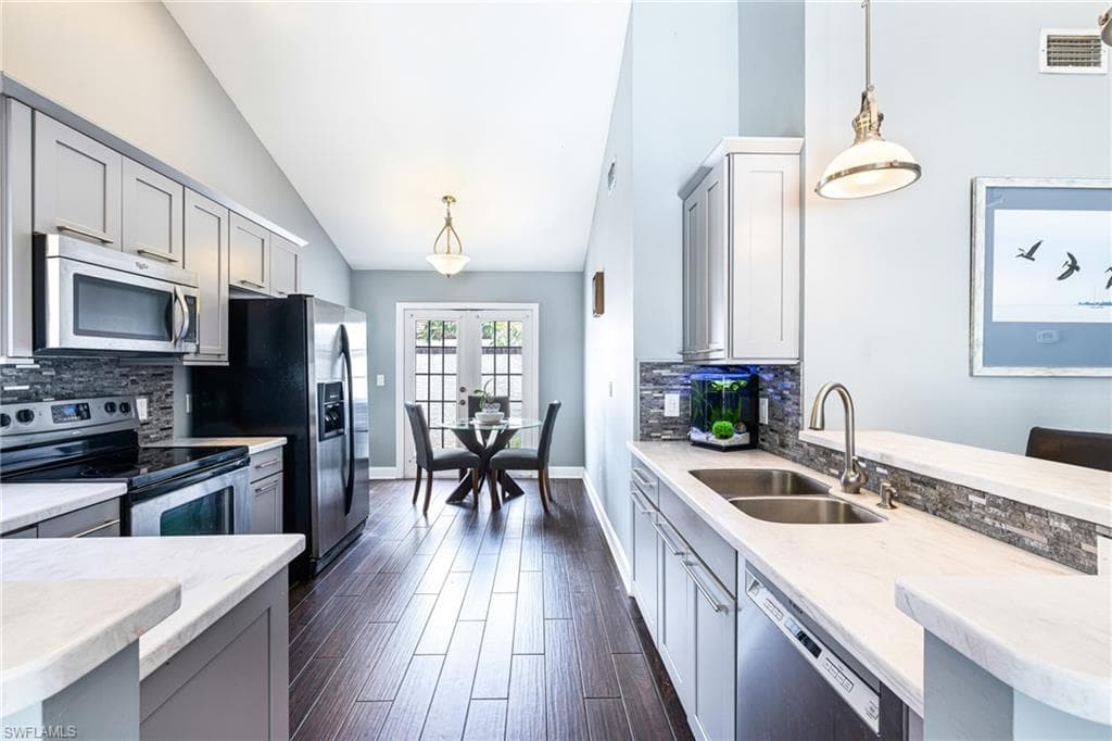 5501 Harbour Castle DR-15