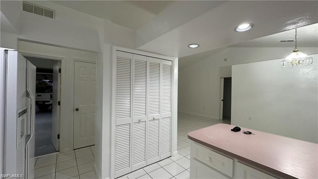 701 Arianne CT-10