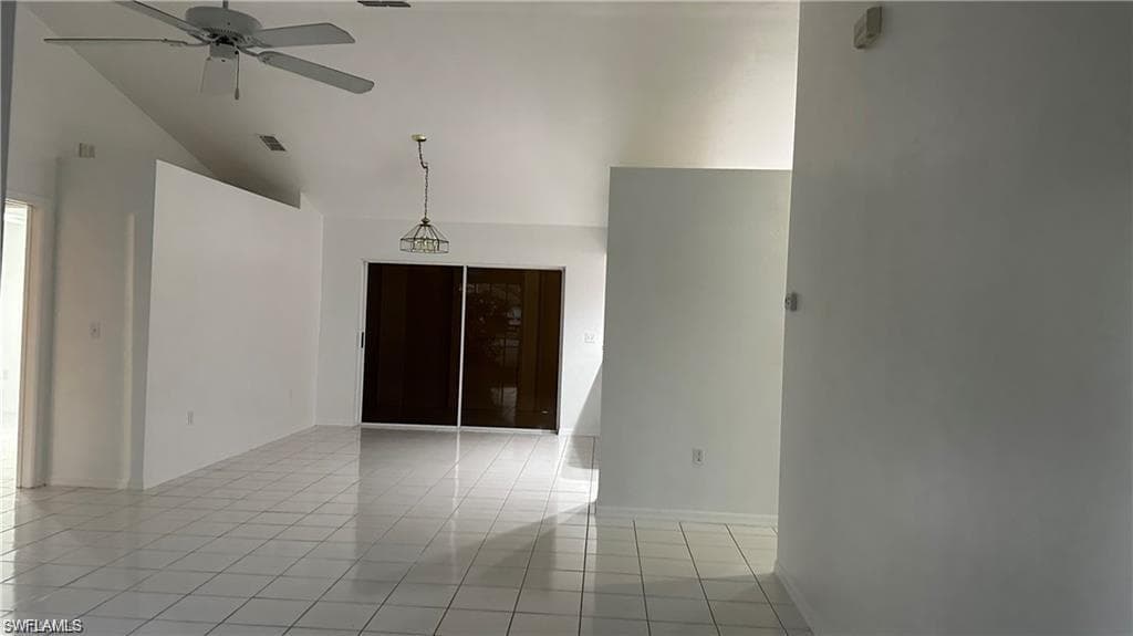 701 Arianne CT-4