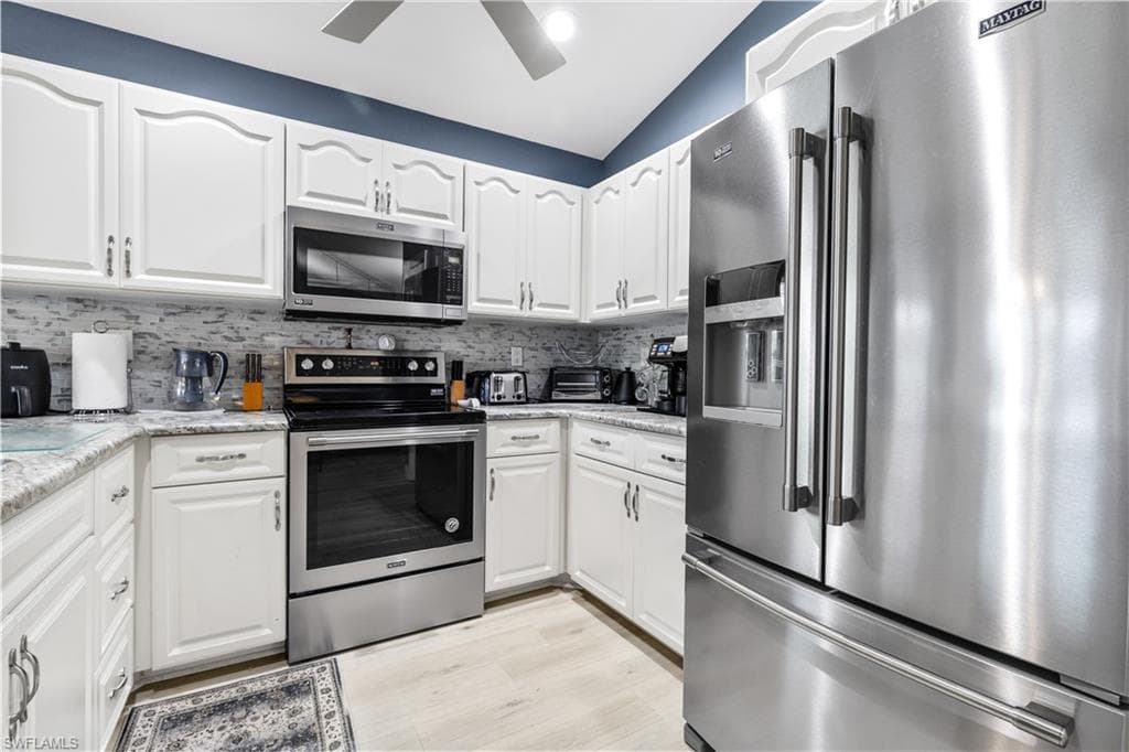 17761 Pineapple Palm CT-34
