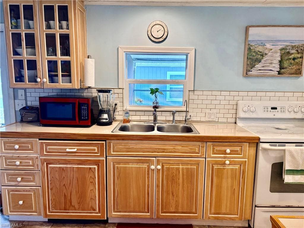 2777 Indianwood DR-6