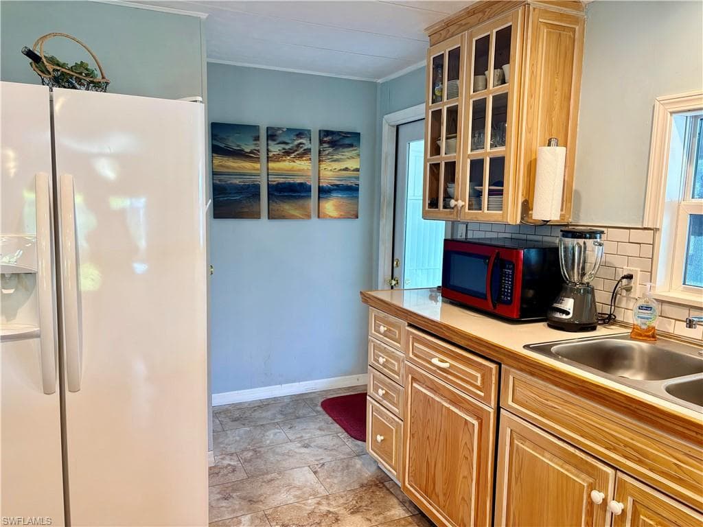 2777 Indianwood DR-10
