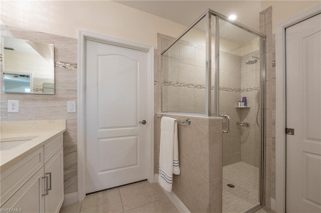 6954 Avalon CIR 702-8