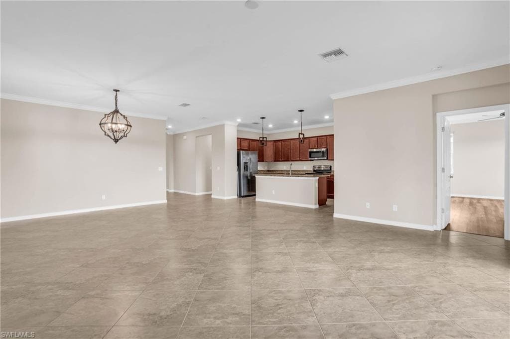 2061 Hamlin ST-6