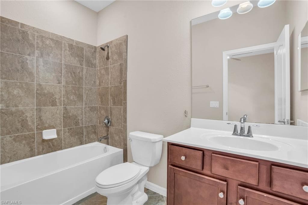 2061 Hamlin ST-9