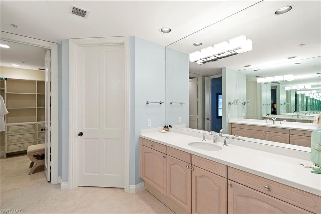 5000 Royal Marco WAY 831-26