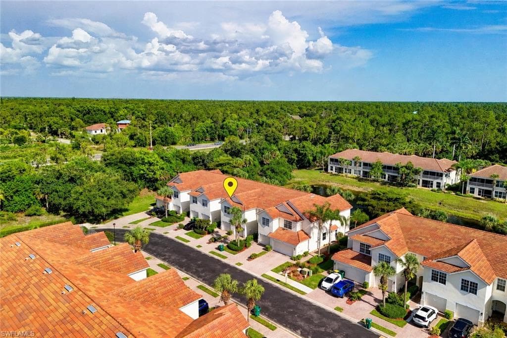 904 Hampton CIR-6