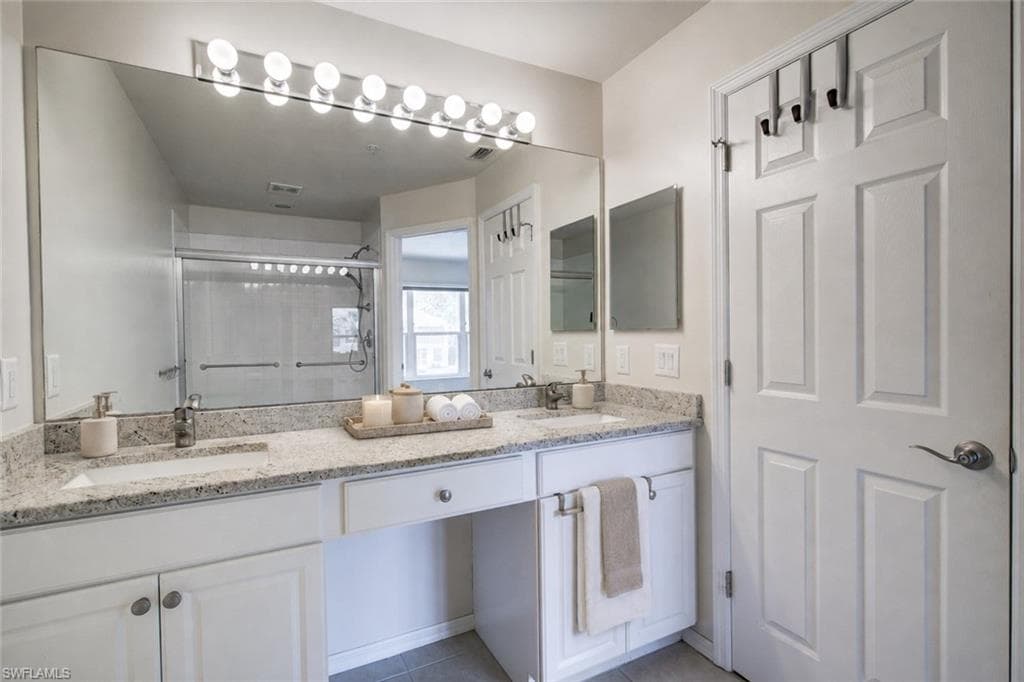 904 Hampton CIR-16
