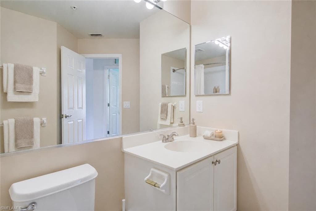 904 Hampton CIR-20