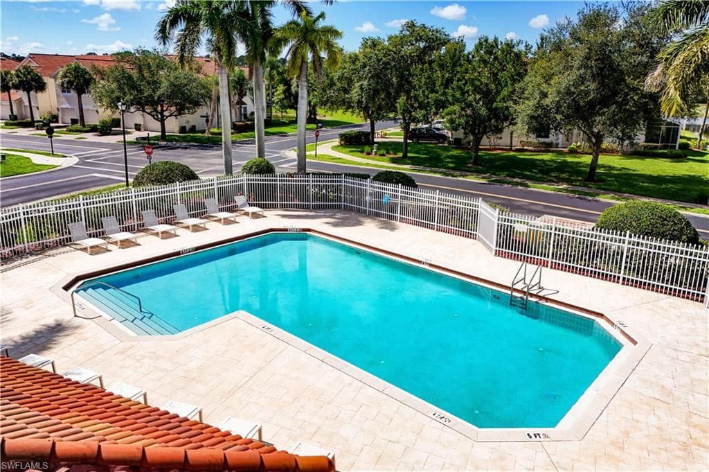 904 Hampton CIR-30
