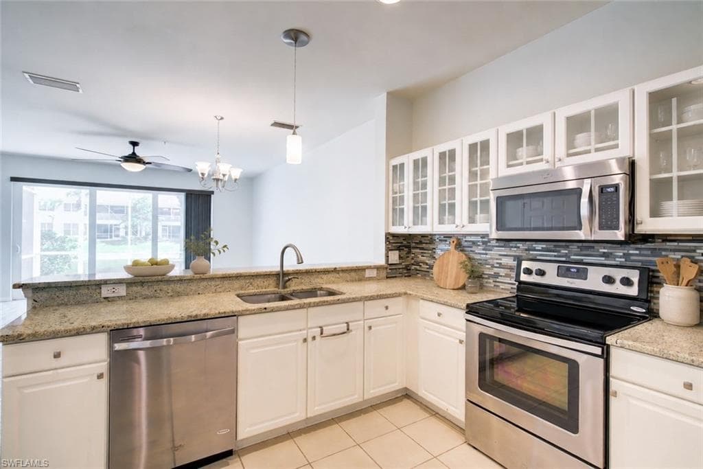 904 Hampton CIR-11