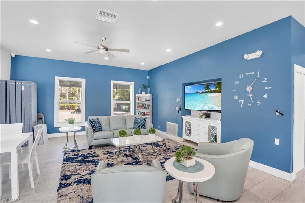 9833 Clear Lake CIR-44