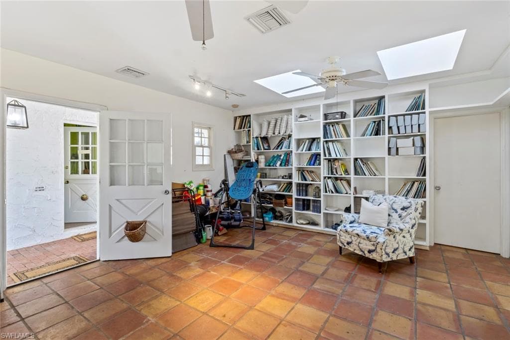 1348 Alcazar AVE-25