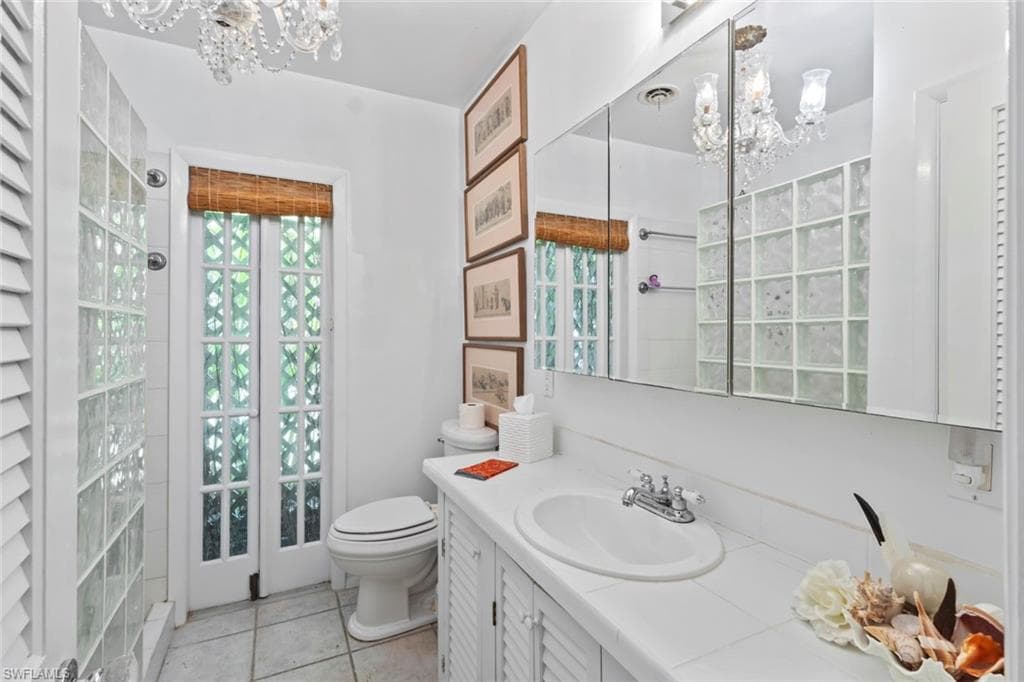 1348 Alcazar AVE-21