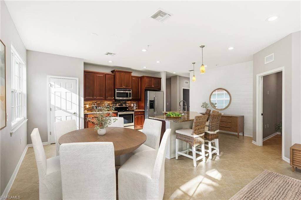 18261 Creekside Preserve LOOP 202-8