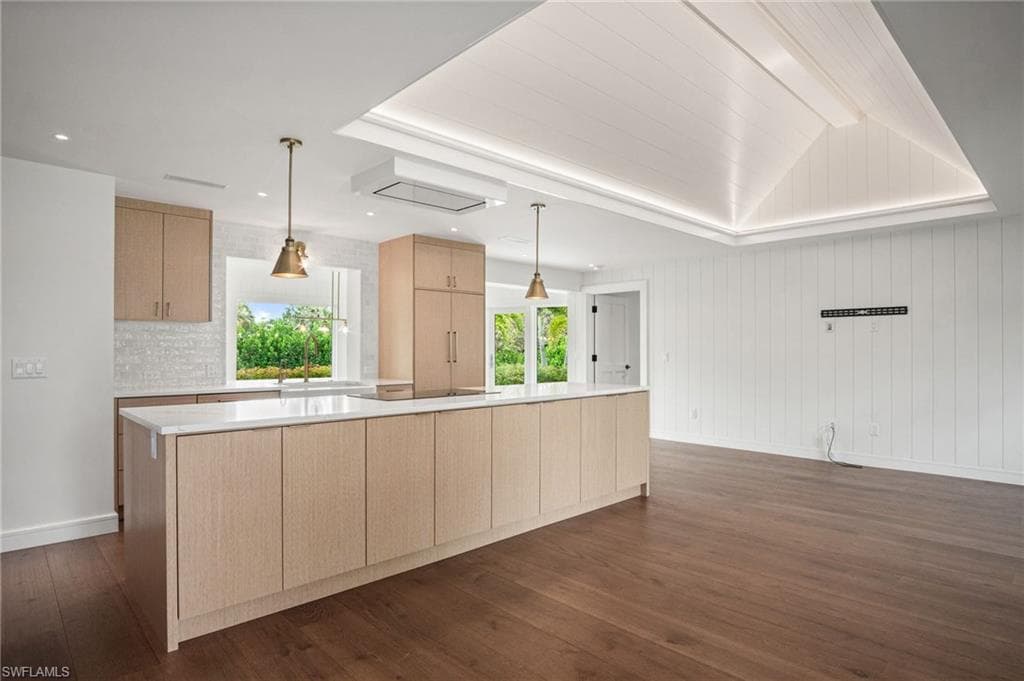 664 Pompano DR-6