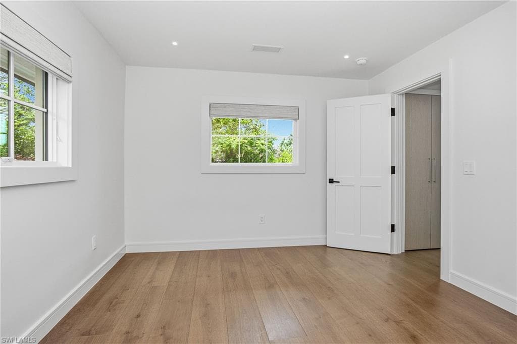 664 Pompano DR-33