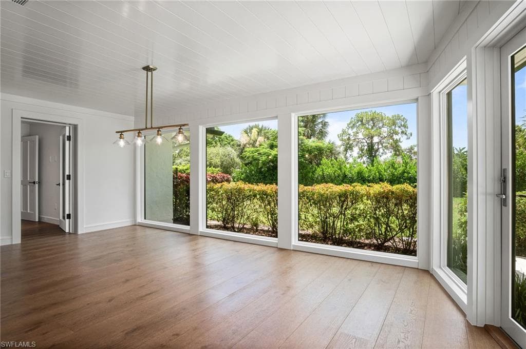 664 Pompano DR-19