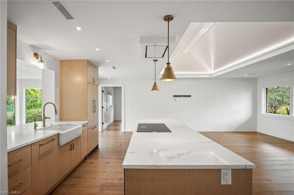 664 Pompano DR-8