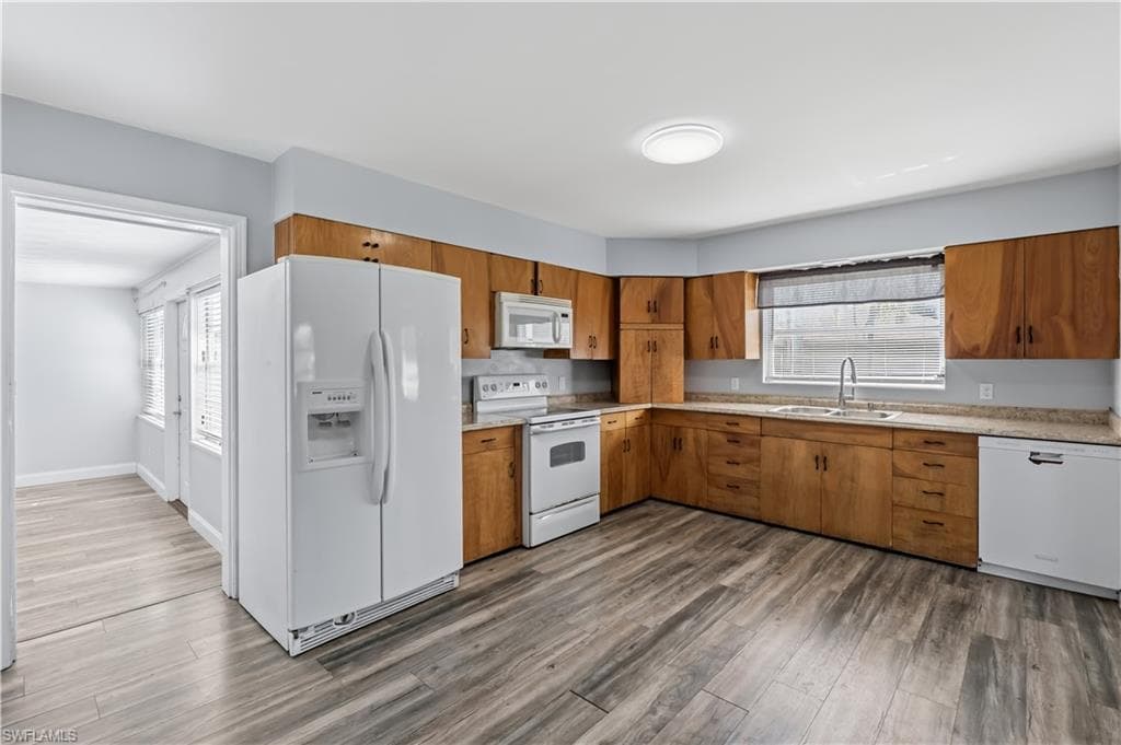 4220 Deleon ST-4