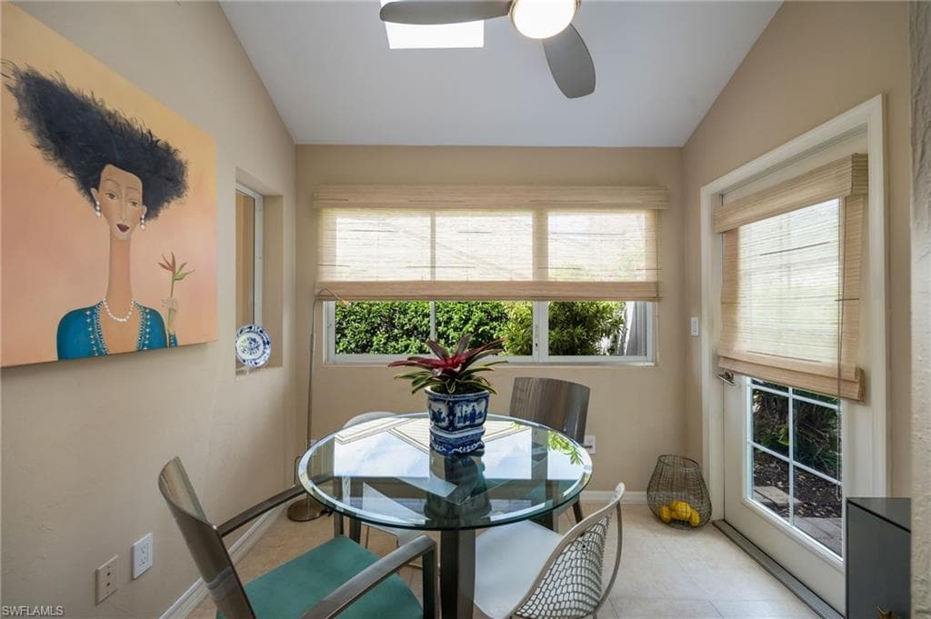 360 Edgemere WAY N 25-22
