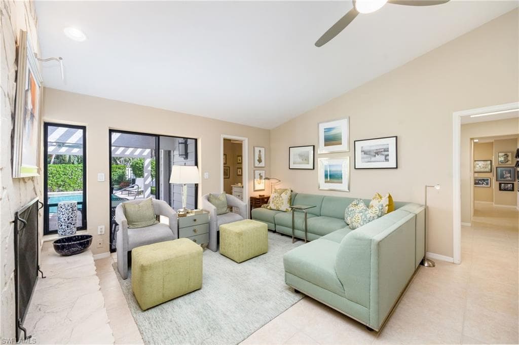 360 Edgemere WAY N 25-24