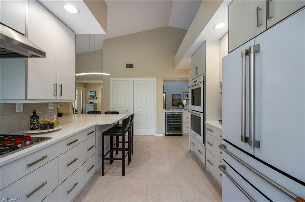 360 Edgemere WAY N 25-19