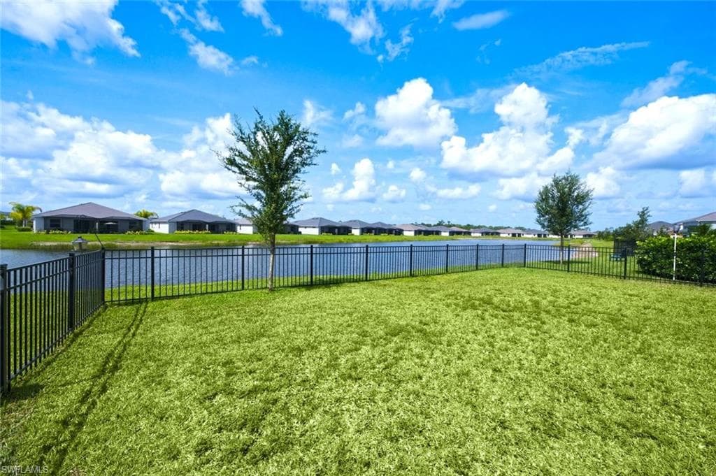 2294 Avocado LN-27