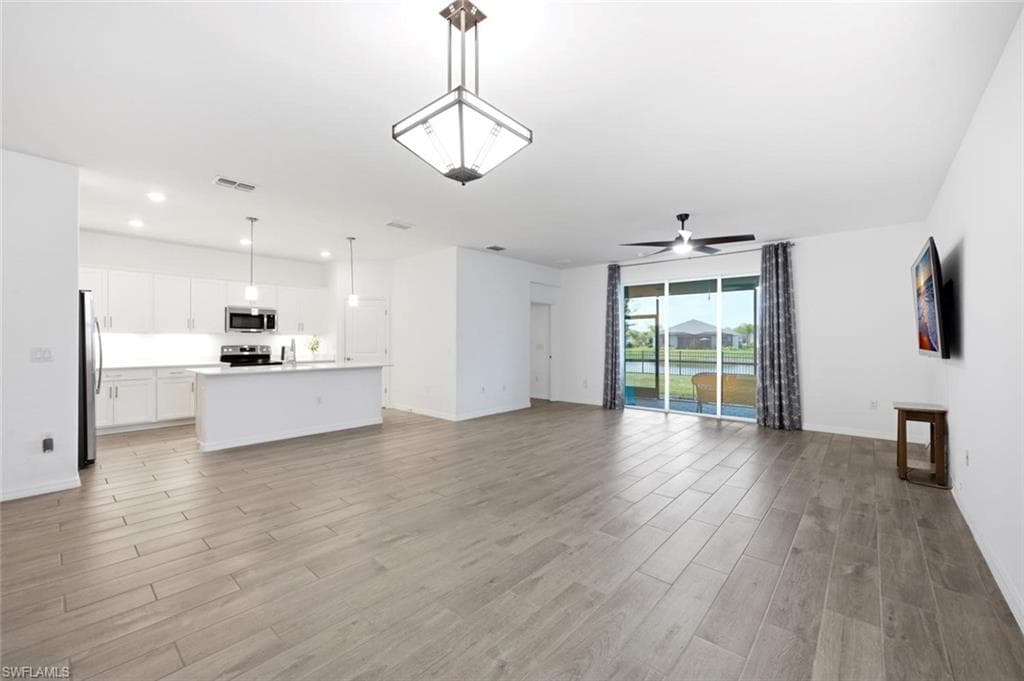 2294 Avocado LN-4