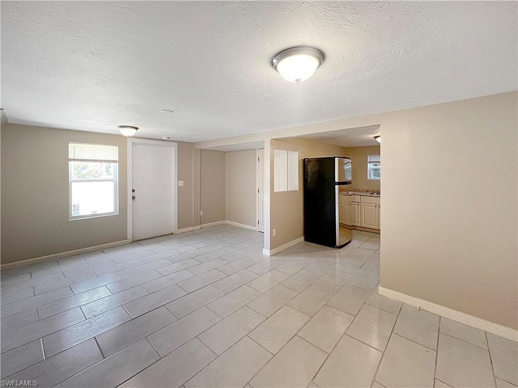 1615 Evans AVE 2-1