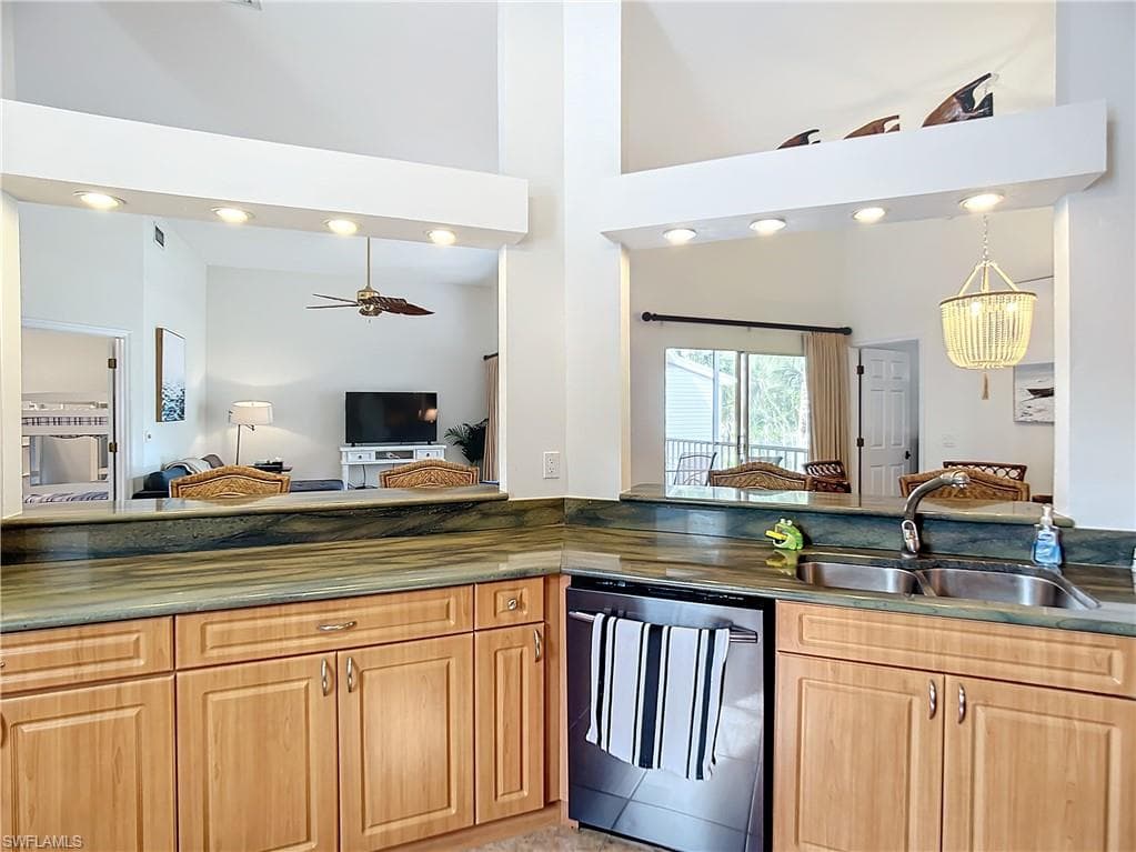 2860 CITRUS LAKE DR R-202-12