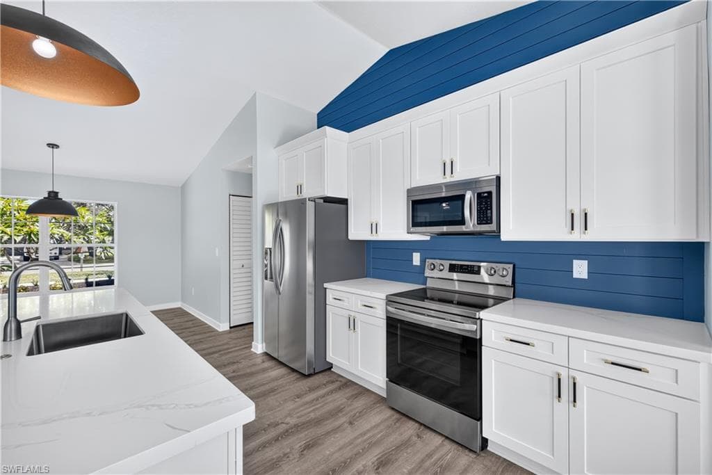 15579 Spring Line LN-6