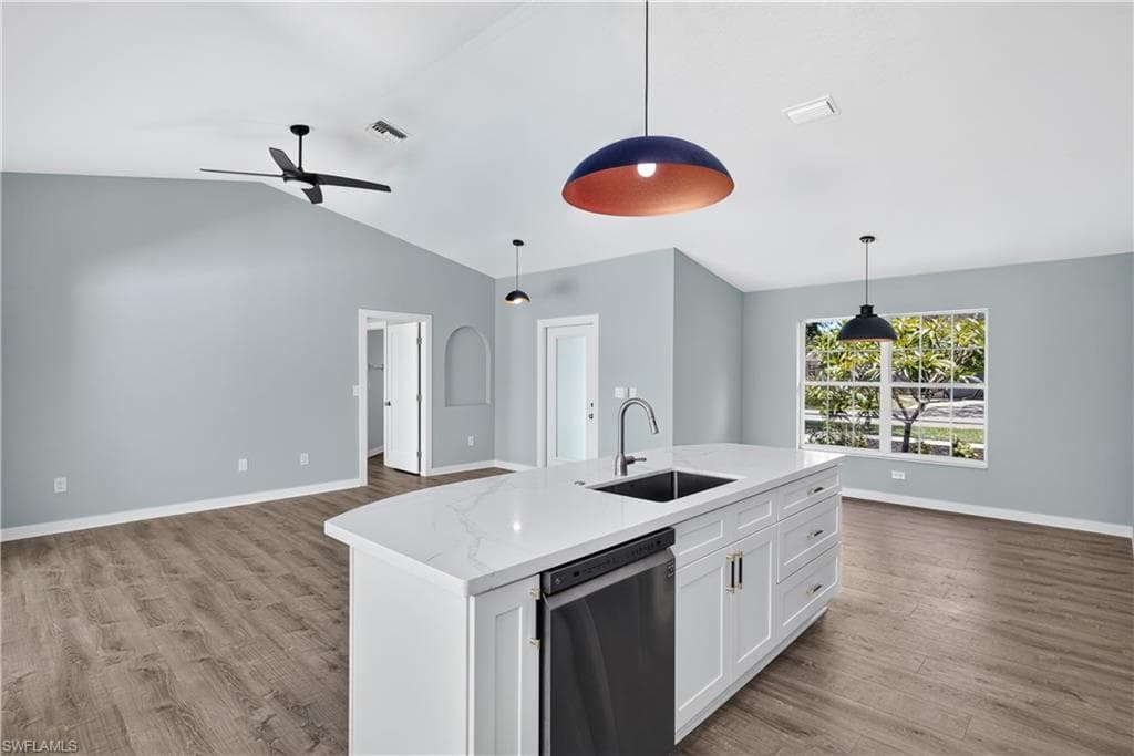 15579 Spring Line LN-11