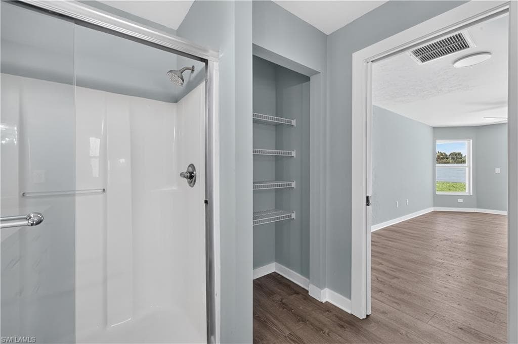 15579 Spring Line LN-19