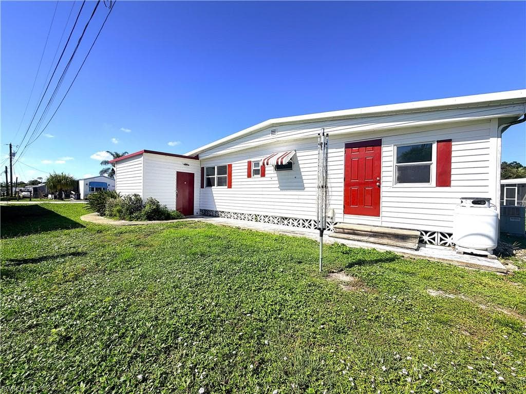 139 Gaslight AVE-23