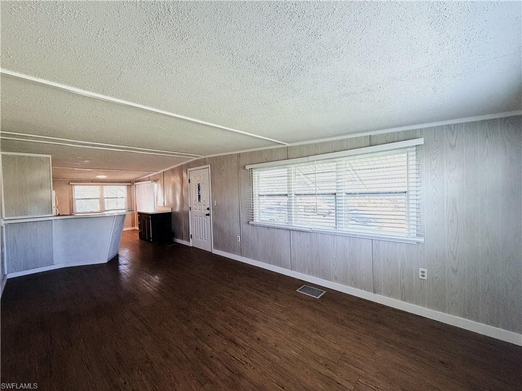 139 Gaslight AVE-6