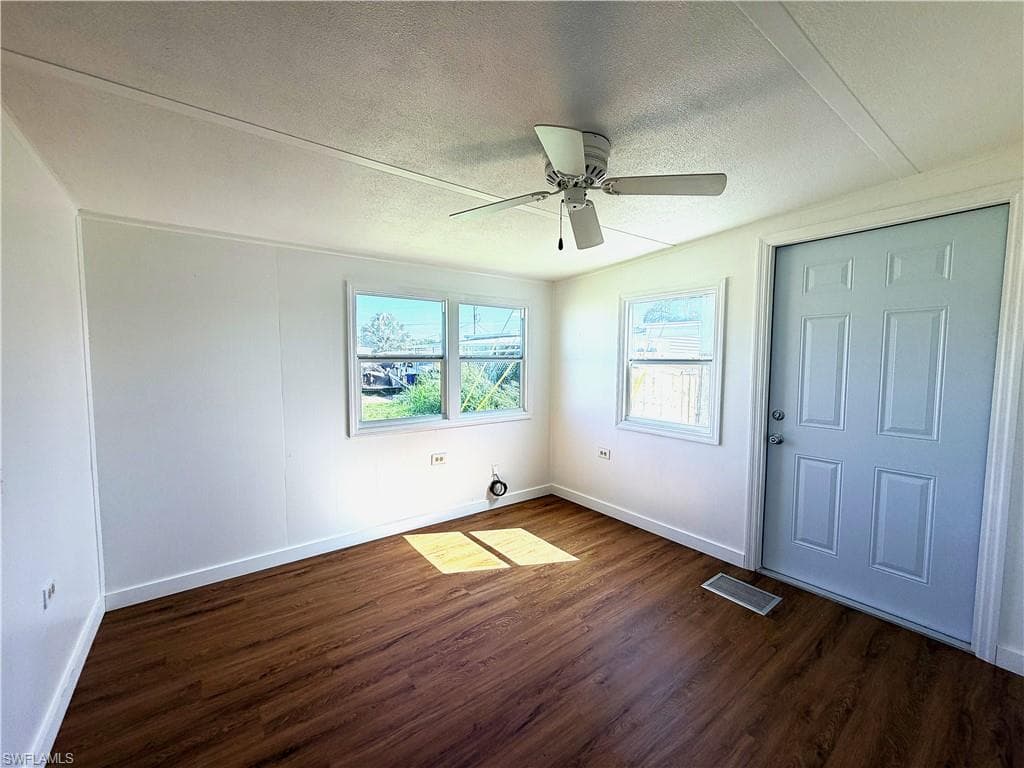 139 Gaslight AVE-10