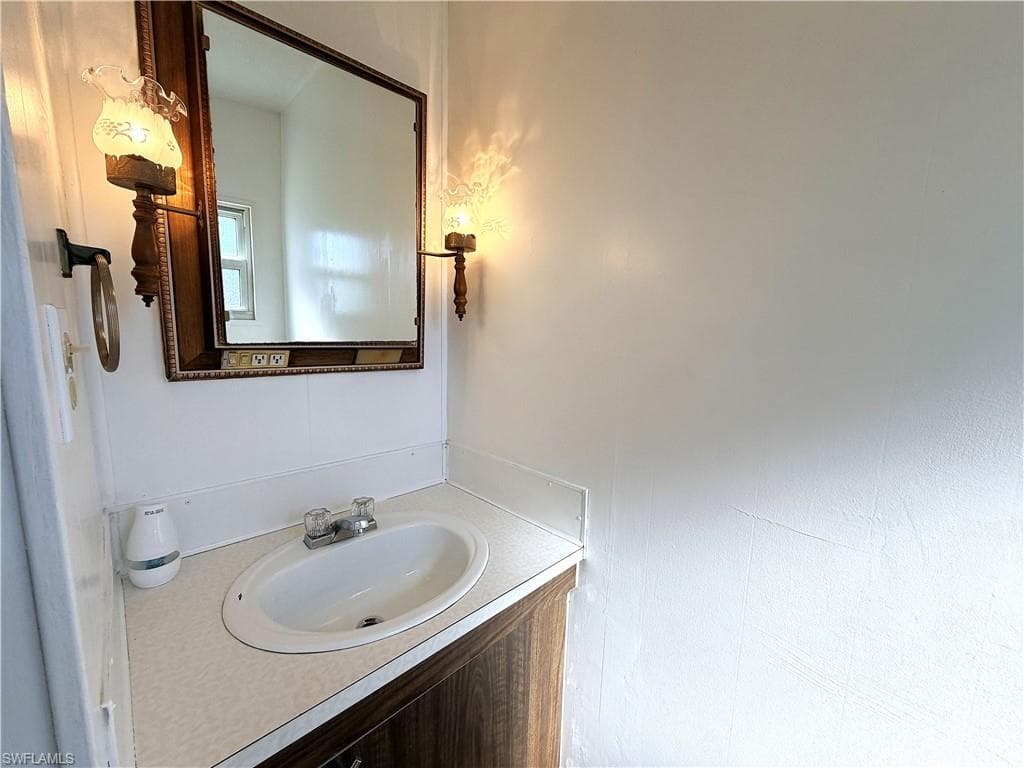 139 Gaslight AVE-18
