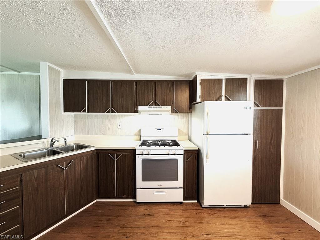 139 Gaslight AVE-8