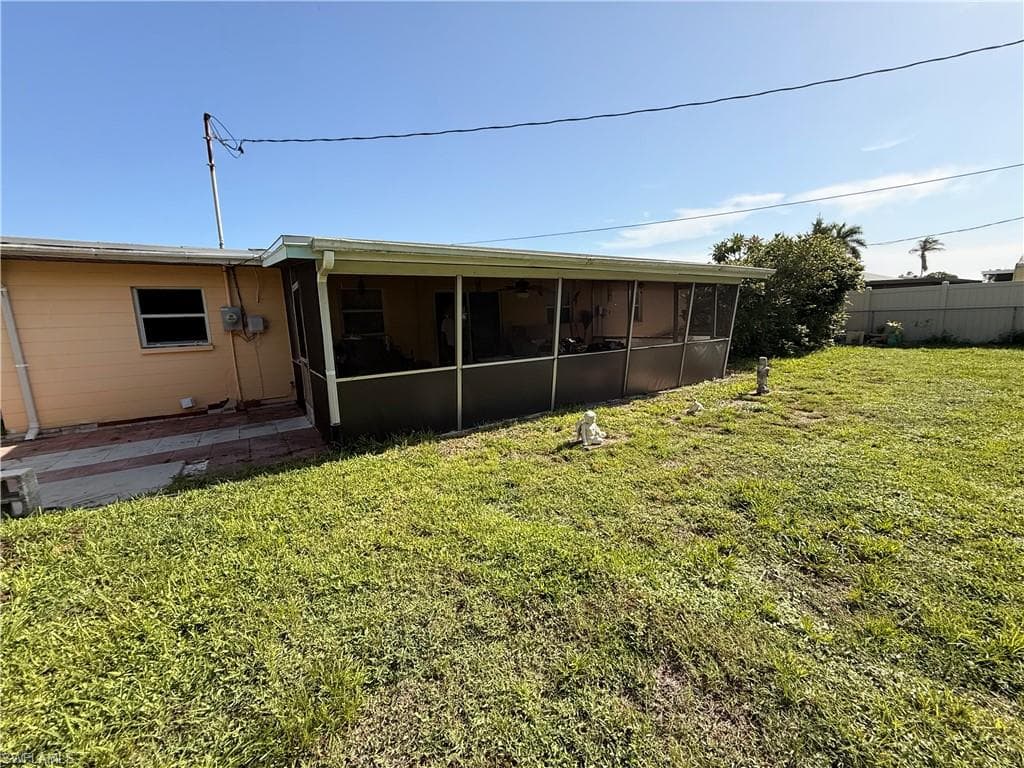 1379 Golf DR-11