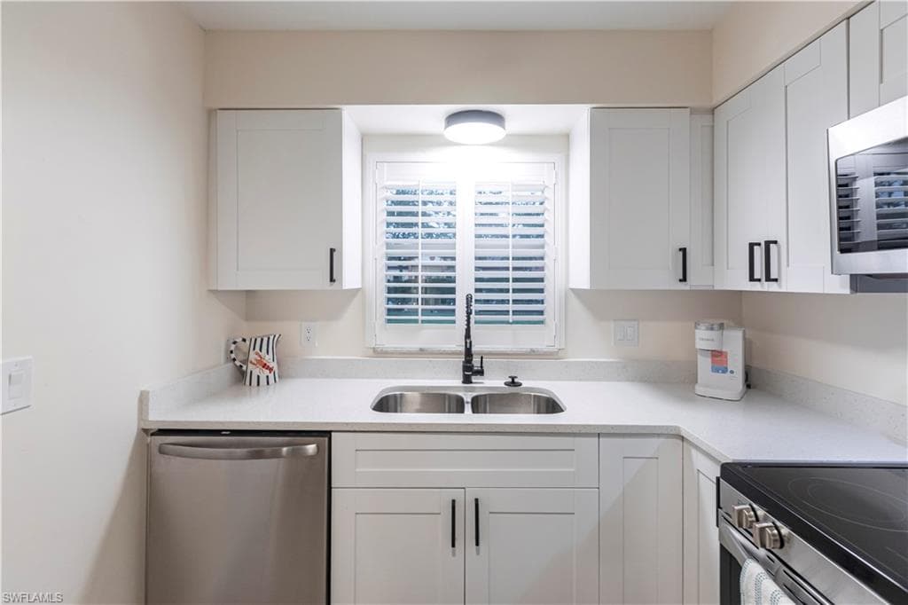 6775 Lake McGregor CIR-10