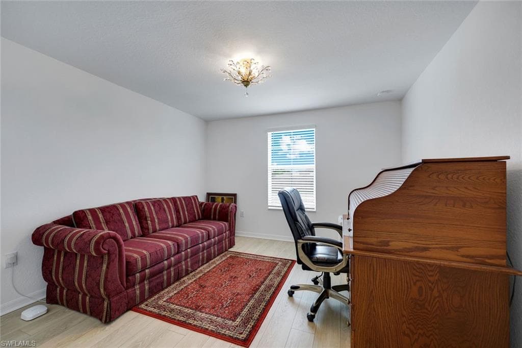 2159 Hamlin ST-33