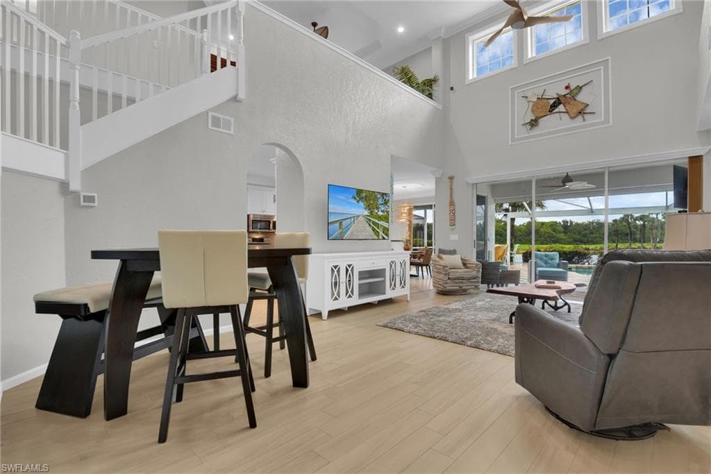 23157 Oakglen LN-6