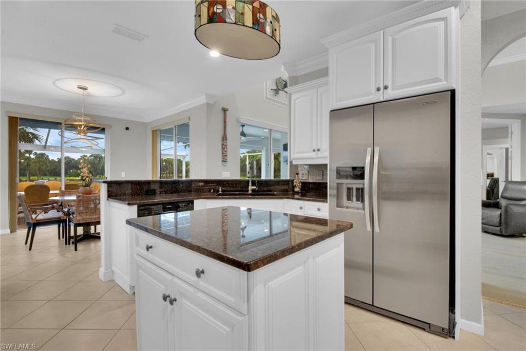 23157 Oakglen LN-8